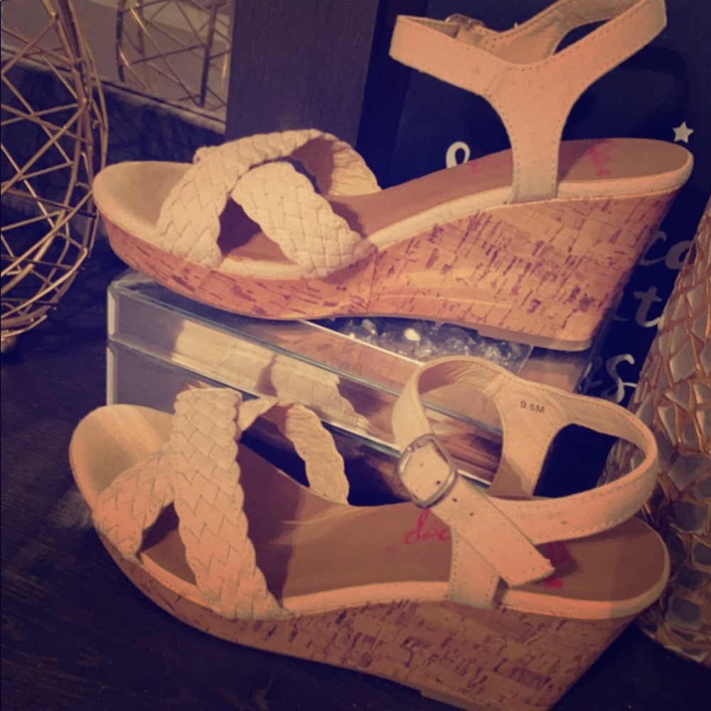 🤍Cream wedges